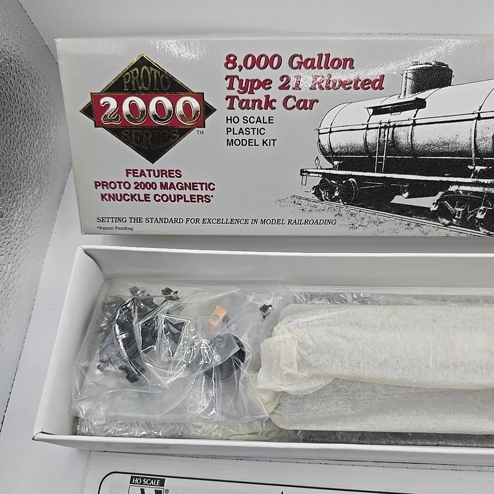 Life-Like HO Scale Proto 2000: 8,000 Gallon Tank Car Series #21283 Shell #1453 - Image 2 of 4