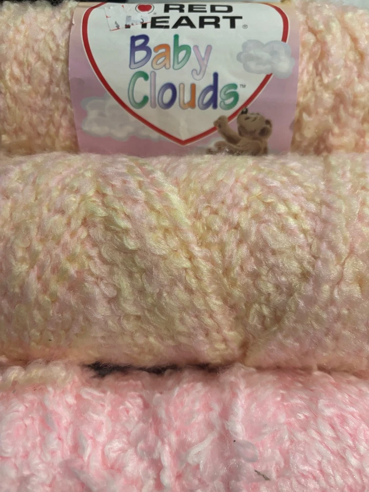 Red Heart Baby Clouds: Lote de 2 en color crema hoz + rosa extra Foto 3 de 4