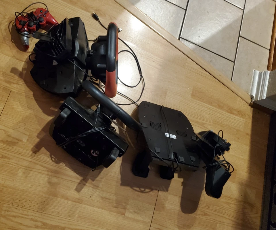 MiThrustmaster Ferrari 458 Spider Racing Steering Wheel Foot Pedals for Xbox One - Image 2 of 2