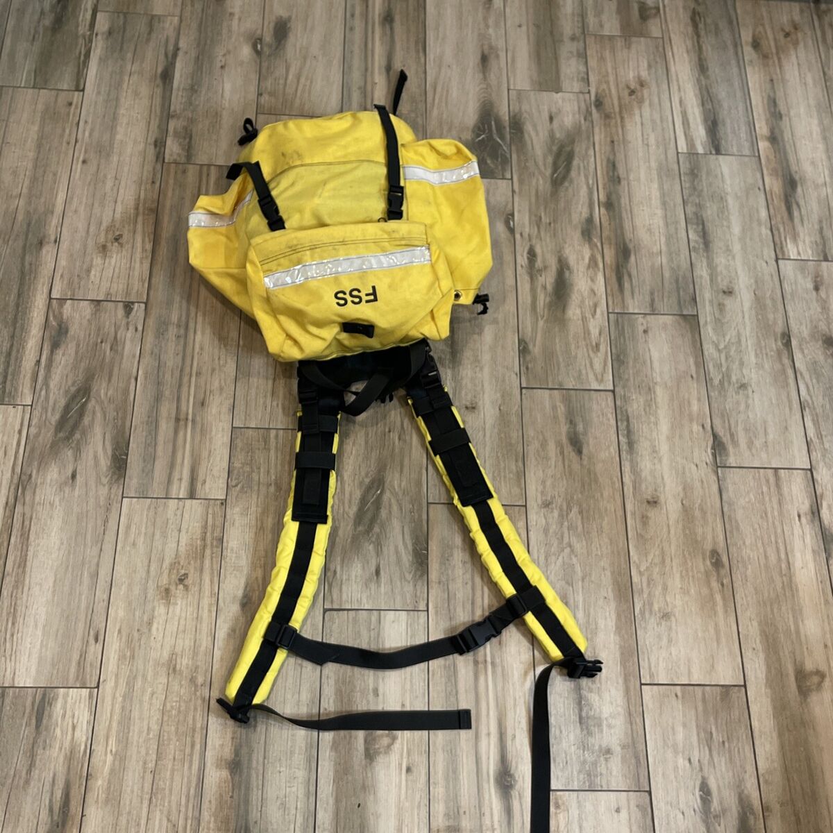 FSS Fire Fighters Yellow Field Pack Backpack w 6 Harnesses FSS Fire Fighters Yellow Field Pack Backpack w 6 Harnesses