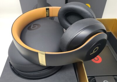 Beats Studio3 Wireless Noise Cancelling Headphones. Black Beats Studio3 Wireless Noise Cancelling Headphones. Black