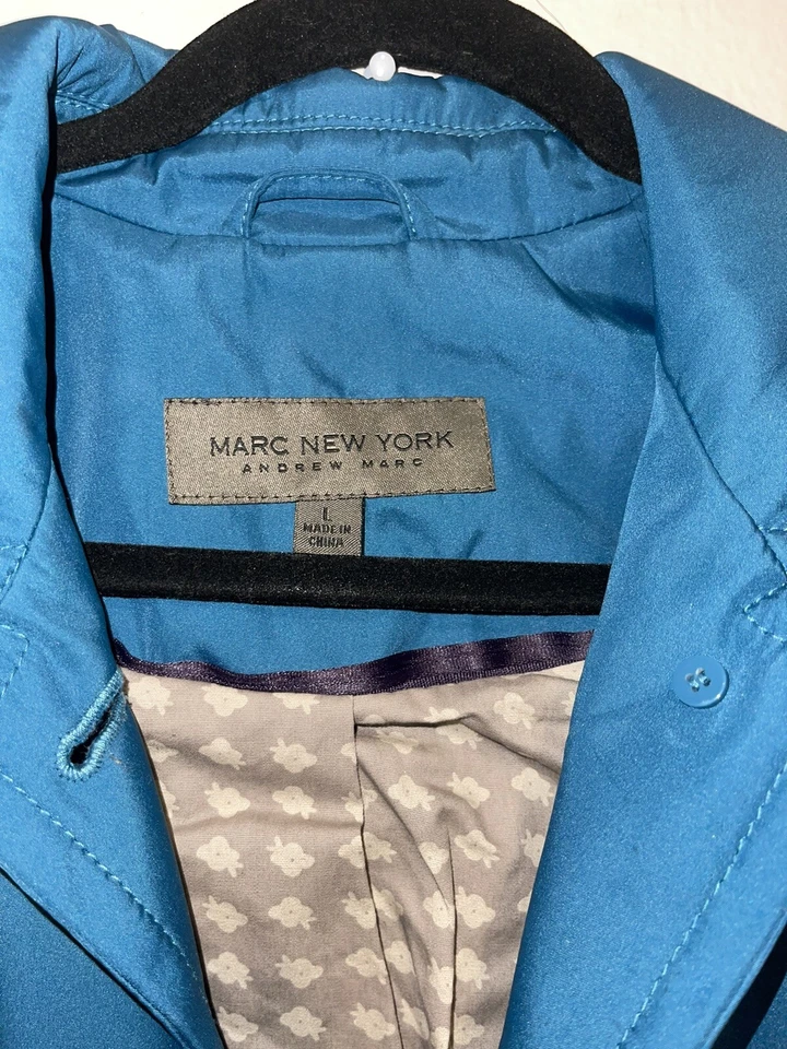 Usado en Excelente Condición Marc NY Mujer Azul Impermeable/Trinchera Chaqueta de Invierno RN No. 54163 Talla L Foto 2 de 4