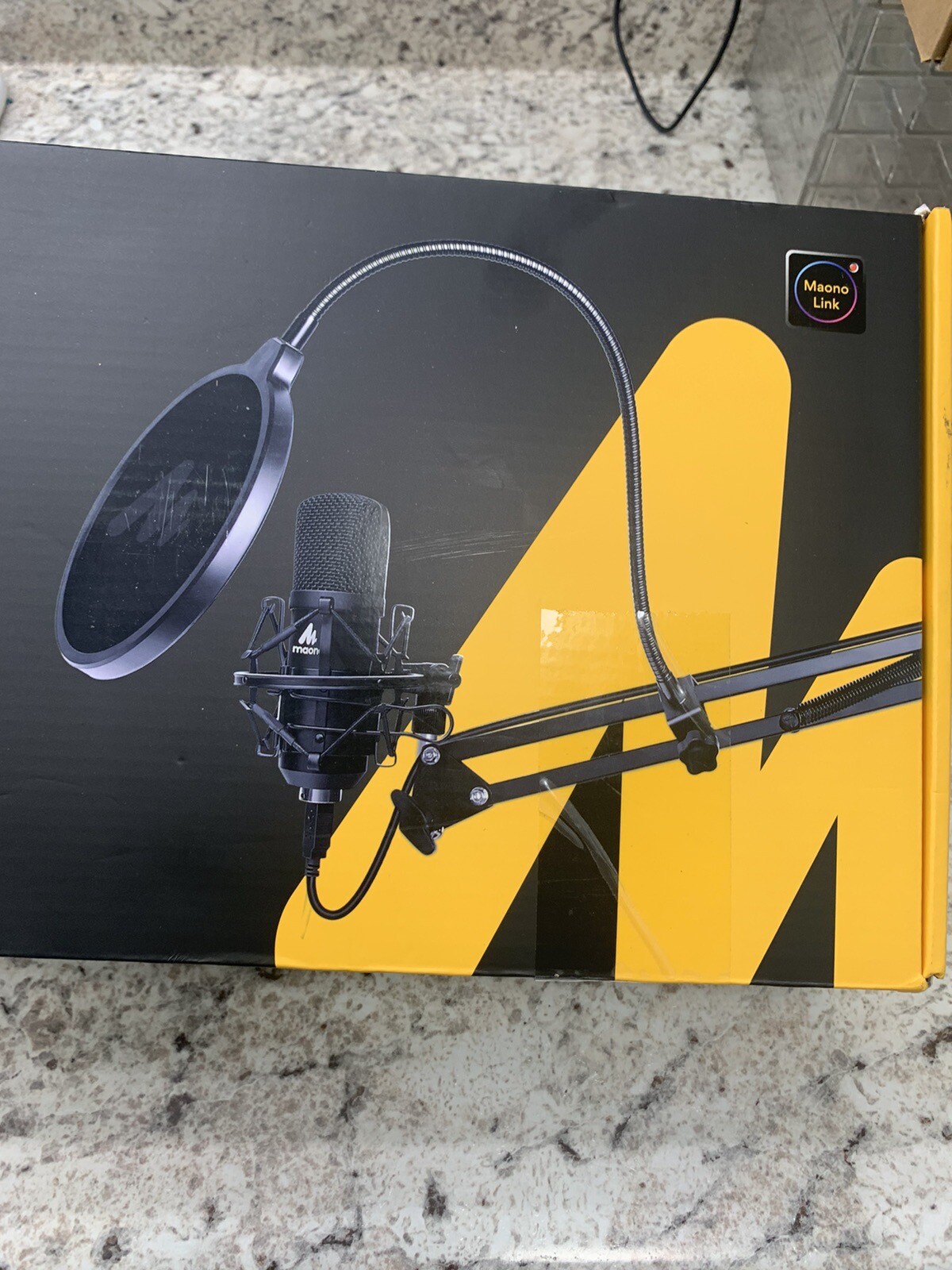 Maono Podcast Microphone Kit AU-AO4E Professional Audio Innovation New Open Box