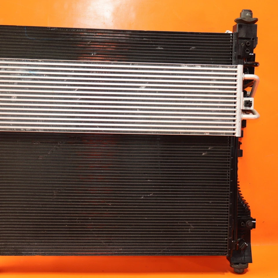 Enfriador de aceite condensador de aire acondicionado Jeep Grand Cherokke Raidator 2023 2024 P68488317ab OEM Foto 3 de 4