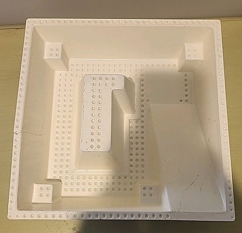 LEGO Baseplate, Raised 32 x 32 with Ramp and Pit with Ice Pattern - Picture 3 of 6
