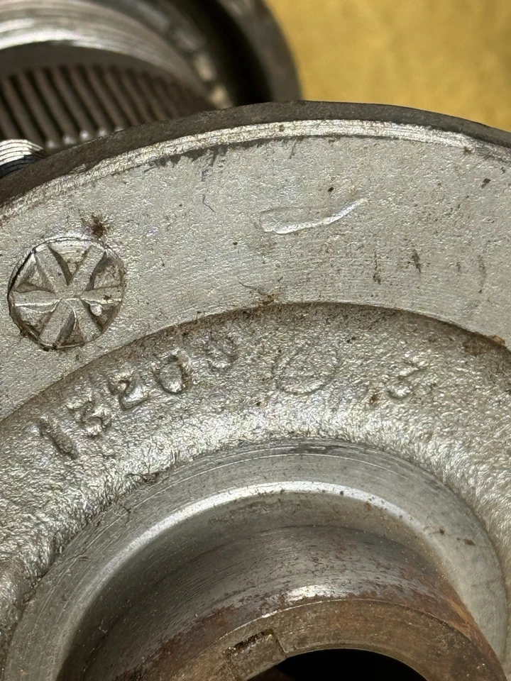 Vintage Jaguar Wire Spoke Wheel Spinner Knock Off Hub Splined Key Way Unknown - Image 4 of 4