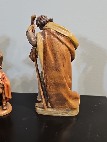 4 NATIVITY PEASENTS/SHEPHERS FIGURES HAND CARVED IN ITALY 4 PIECES OTCO 6" H - Picture 6 of 13