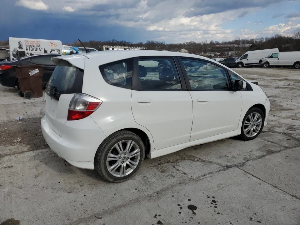 Conjunto de limpador de ar usado serve: 2011 Honda Fit Grau A - Imagem 3 de 4