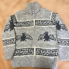 AURORA BOREALIS, 100 Cowichan wool, gray color, Good condition, Made in Canada