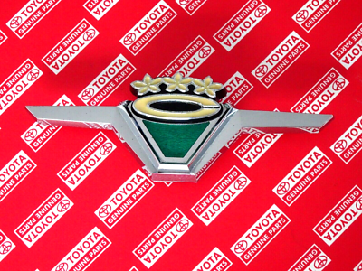 1970-1972 Toyota Corolla Front Grill Emblem 1971 1972 | KE20 KE25