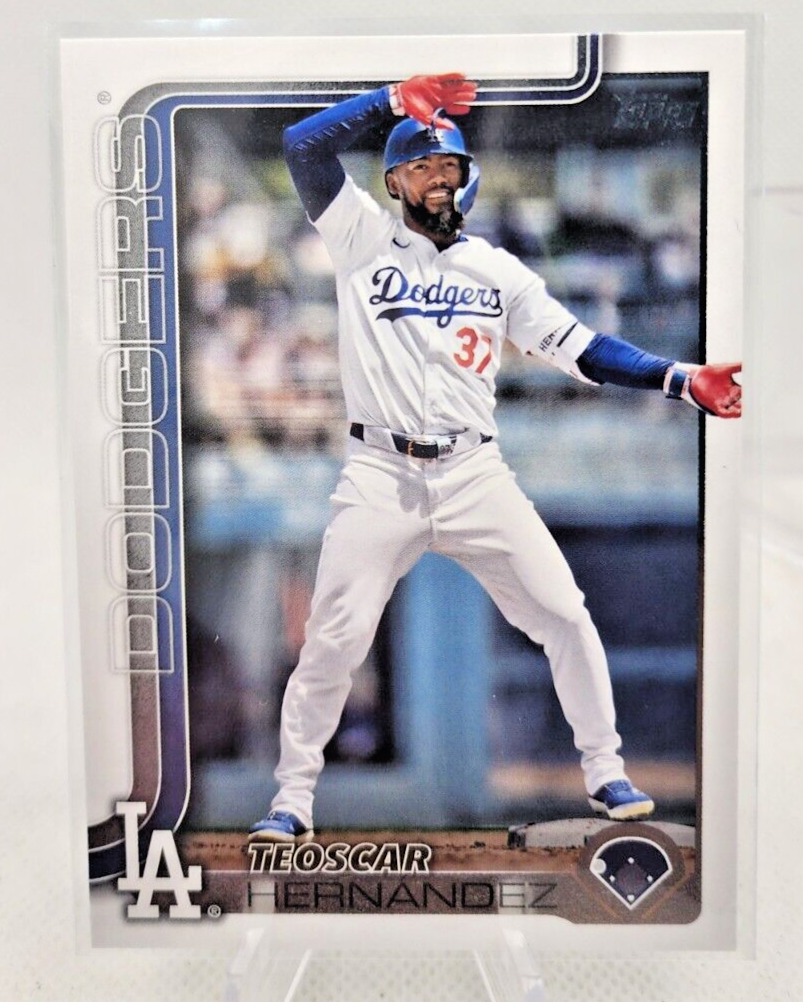 2025 Topps Series 1 Teoscar Hernandez (SP) Base Dancing Dodgers 