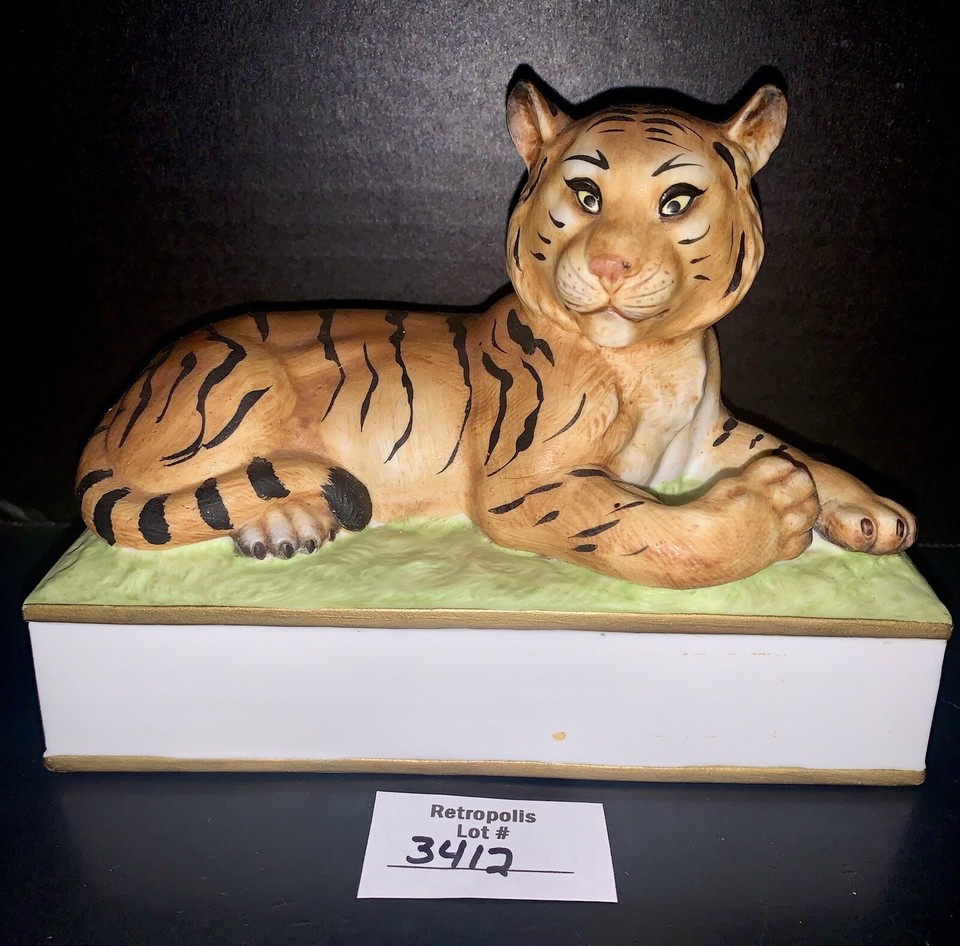 A hand-painted ceramic tiger music box made in Japan by Mann — safari-themed, richly detailed, and a genuine vintage collectible conversation piece.