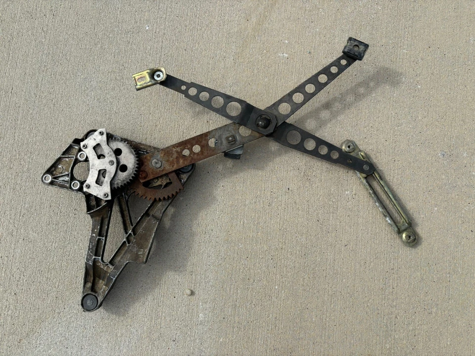 1267200546 F WINDOW REGULATOR LEFT W126 280SE 300SD 380SE 380SEL 500SE 500SEL - Image 2 of 2