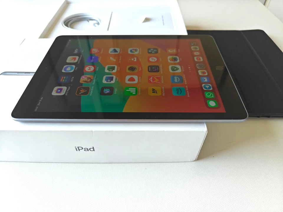 Apple iPad 6 Generazione 9.7" 128GB Wi-Fi + LTE  - Grigio Siderale - Immagine 2 di 4