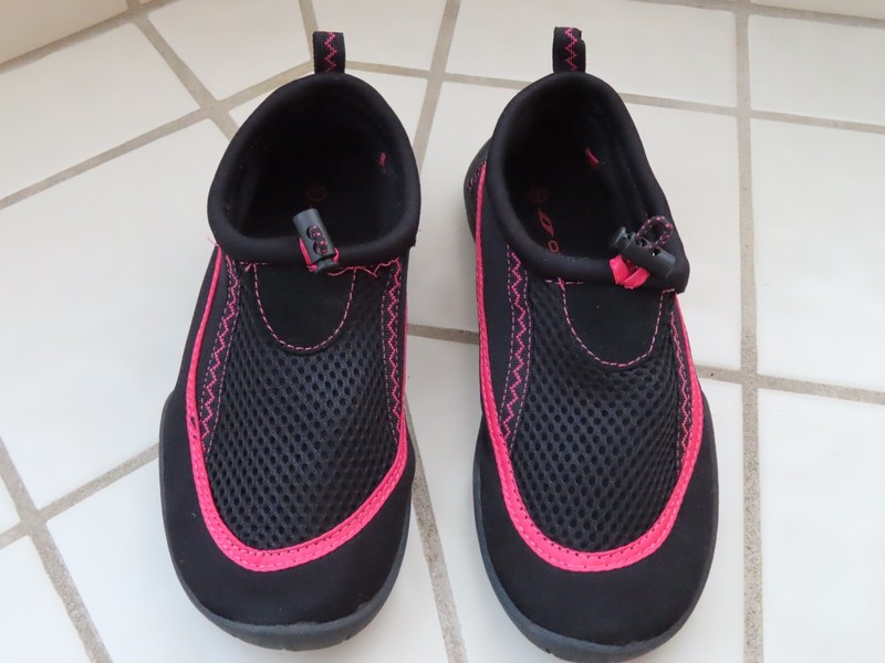 Oxide Women's Size 7 Beach, Boat, Pool, Water, Shoes Preowned