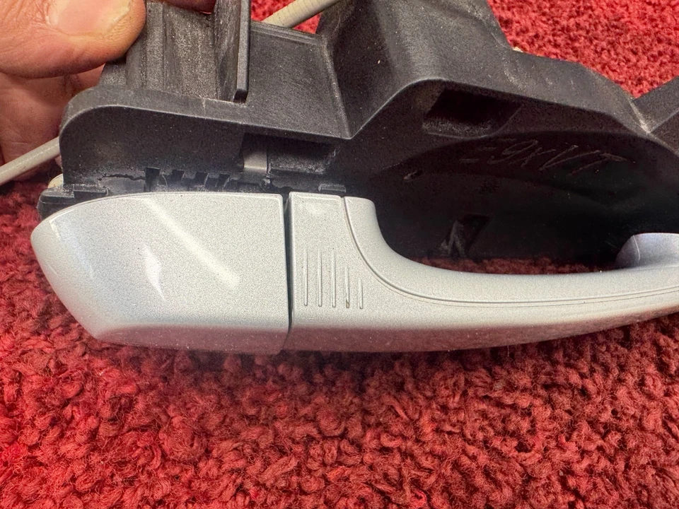 BMW E90 E92 E84 E70 MAÇANETA DA PORTA DIANTEIRA DIREITA ACESSO CONFORTO PRATA FABRICANTE DE EQUIPAMENTO ORIGINAL 65K - Imagem 2 de 4