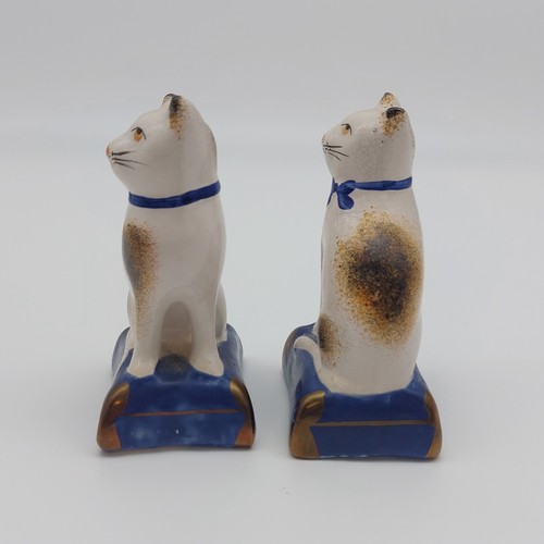 Pair Of Cat Figurines on Blue Cushion Base Staffordshire Style 10.5cm Vintage - Picture 3 of 7