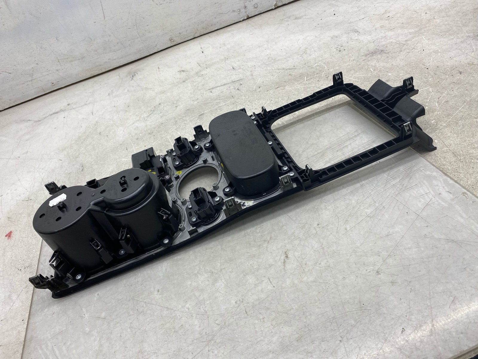 2015-2020 BENTLEY BENTAYGA FRONT CENTER CONSOLE TOP TRIM PARK BRAKE SWITCH PANEL