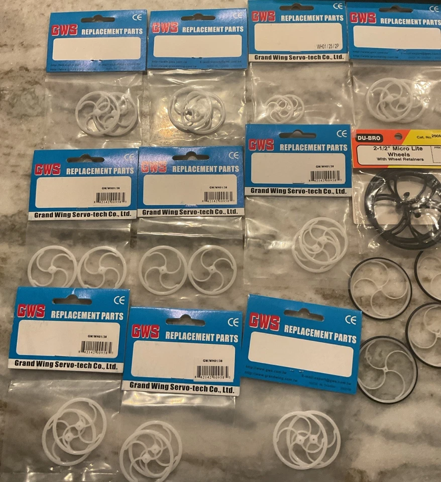 28 КОМПЛЕКТОВ НОВЫХ сменных колес Dubro & GWS СМЕШАННОГО РАЗМЕРА RC.  СМ. ФОТОГРАФИИ. - Изображение 2 из 4