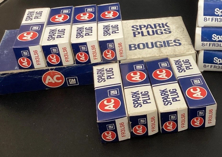 FR3LS6 AC Delco / GM SPARK PLUGS NOS  Box Of 8 Spark Plugs