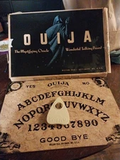 RARE Vintage 1940s OUIJA Board w Planchette William Fuld The Mystifying Oracle