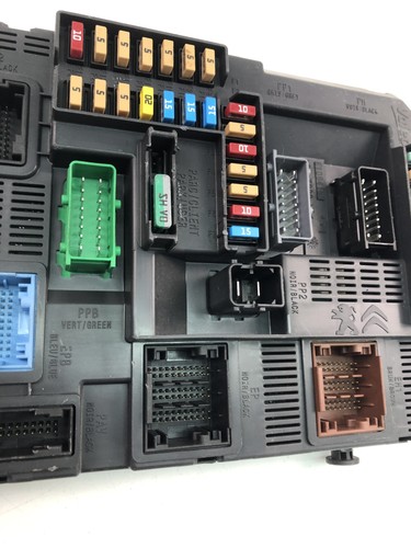 DE908 PEUGEOT Fuse Box E1064159 - Picture 3 of 4
