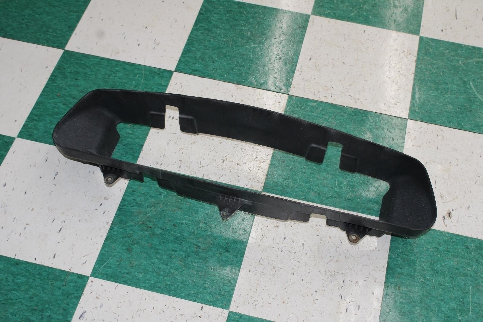 14-17 GHIBLI Front OEM Radiator Center Air Baffle Duct Assembly Factory Shroud
