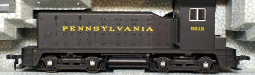 Locomotora diésel KATO 37-108 escala HO PENNSYLVANIA RR #5912 EMD NW2 fase 1 nueva de stock | Condition: New