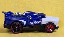 Hot Wheels 2017 Street Beasts Hotweiler K-9 Blue White DX25 Vehicle