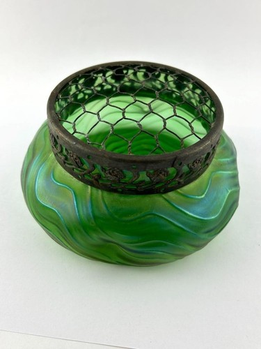 Antiguo cuenco de popurrí iridiscente verde de vidrio artístico Kralik bohemio TOPPER OXIDADO - Imagen 4 de 9