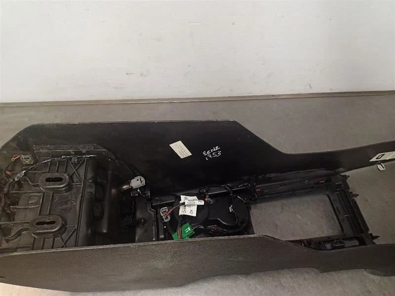 Передняя центральная напольная консоль от 2012 Ford Mustang 9246454 - Изображение 3 из 4