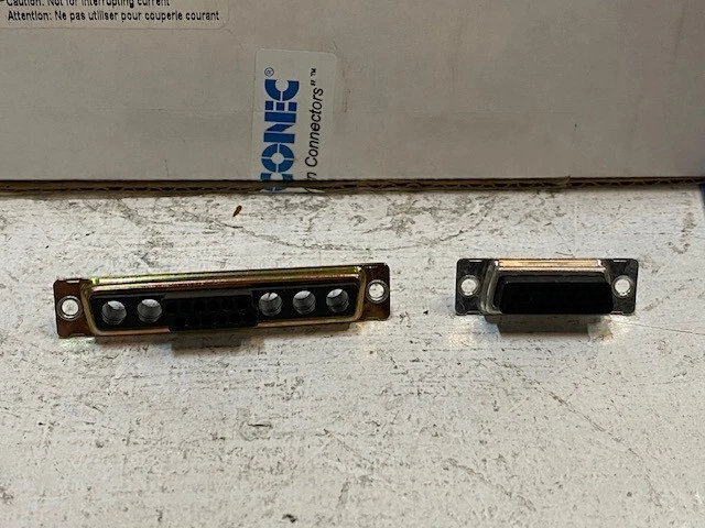 Enchufes Conec Amphenol 32 de 5017W5SXK99A10X, 20 de enchufes 164X11959X - 52 en total Foto 2 de 4