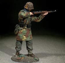 BRITAINS WORLD WAR 2 GERMAN 25129 WAFFEN STANDING FIRING K98 RIFLE