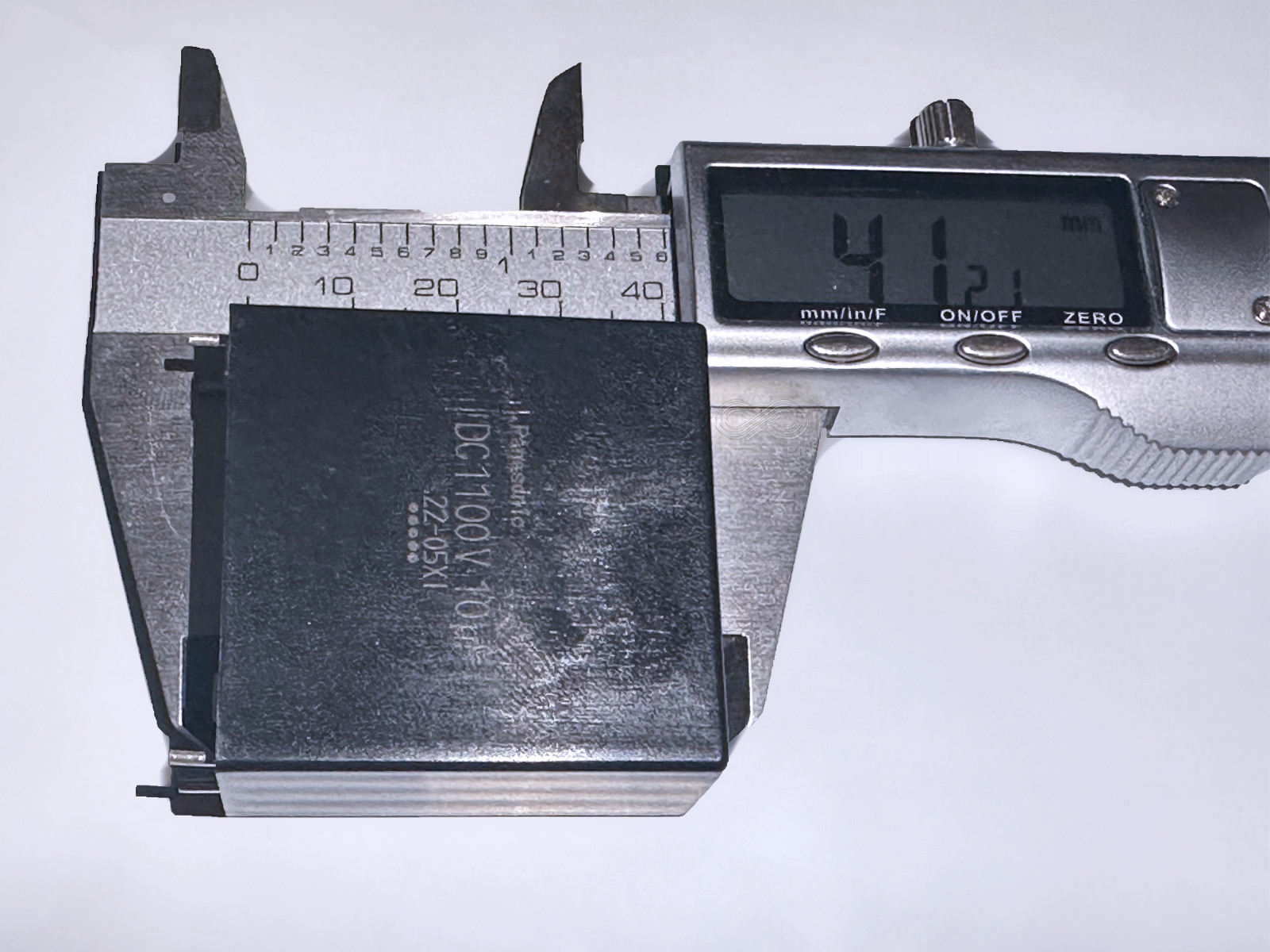 EZPE1B106MTA Panasonic 10uF 1100V Metallized Polypropylene Film Capacitor