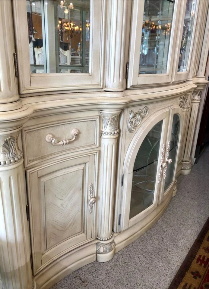 Armario porcelana blanco AICO by Michael Amini Monte Carlo Foto 4 de 4