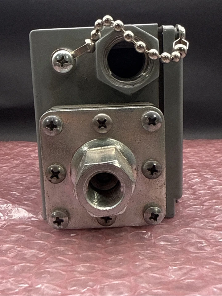 Square D 9012GAW5 Druckschalter, Klasse: 9012, Serie: C, Typ: GAW-5 - Bild 4 von 4