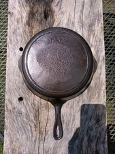 Antique Arc Logo Lodge Raised No. 7 Cast Iron Skillet