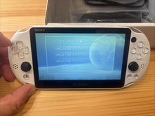 Sony PS Vita PCH-2000ZA22 1GB Handheld Console - Glacier White for