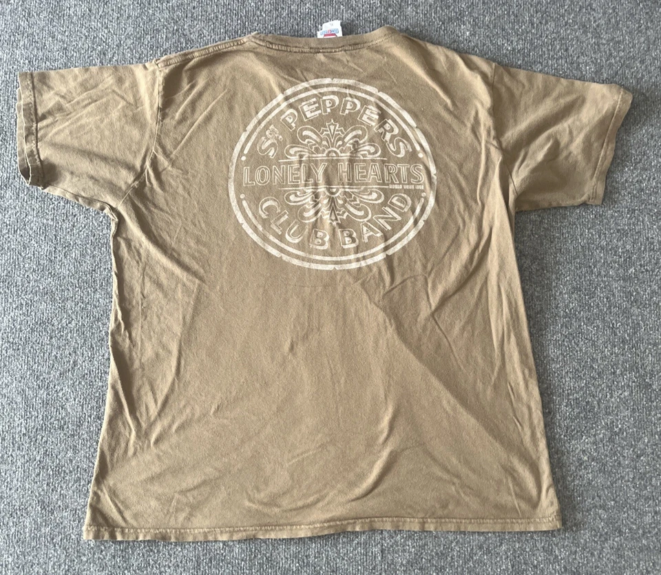 Vintage Junk Food The Beatles Sgt Peppers Lonley Hearts Tamanho XL Marrom Clássico - Imagem 2 de 4