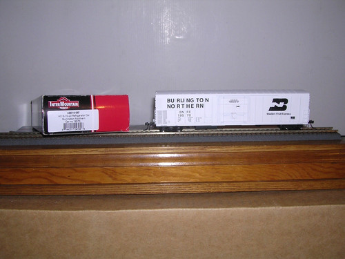 INTER.#48814-06 B.N. Refrigerador de puerta enchufable "blanco" R-70-20 #19570 con Kadees H.O.1:87 | Zustand: New