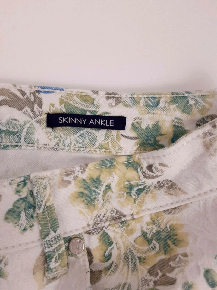 Брюки Adrienne Vittadini белые синие с цветочным рисунком узкие эластичные до лодыжки размер 12 - Изображение 4 из 4