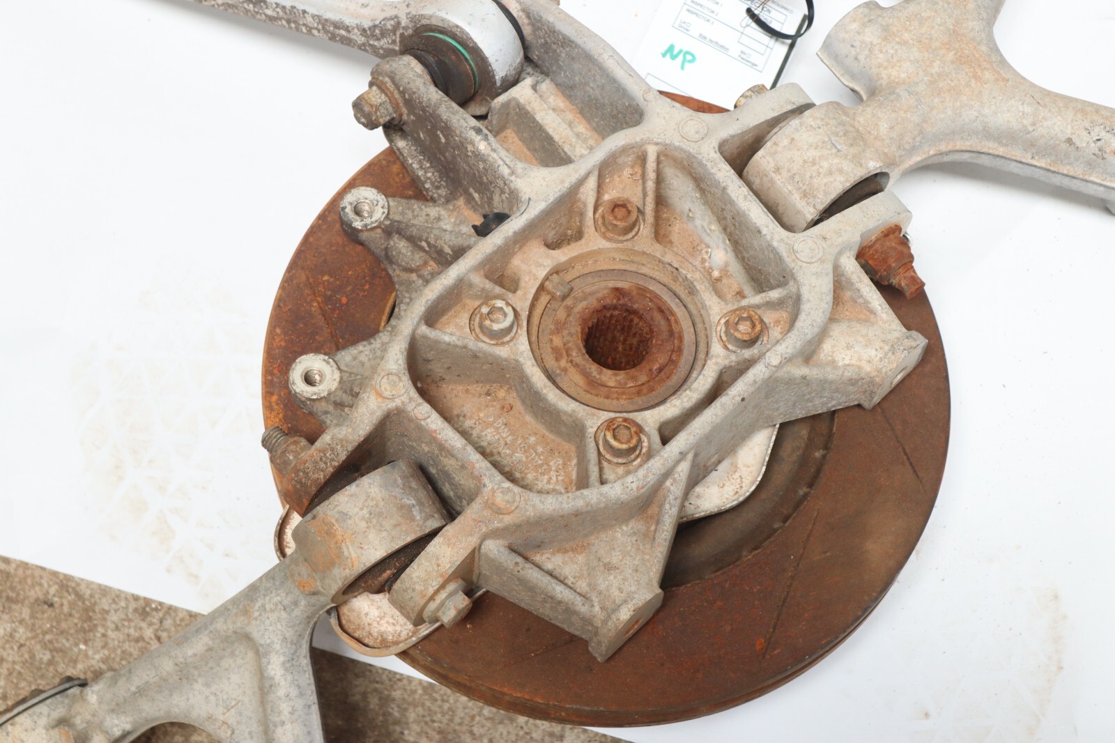 06-16 ASTON MARTIN V8 VANTAGE REAR RIGHT SPINDLE KNUCKLE WHEEL HUB ASSEMBLY OEM