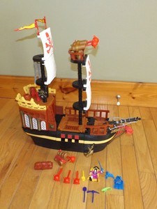 imaginext pirate raider
