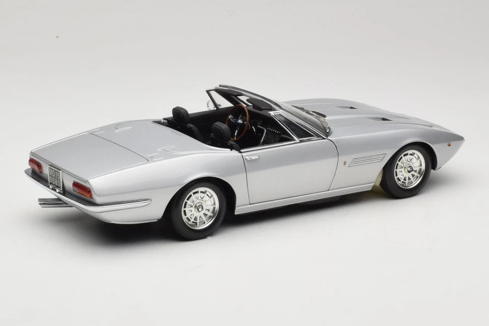 100122330 Maserati Ghibli Spyder Silver Minichamps 1:18 - Photo 3/4