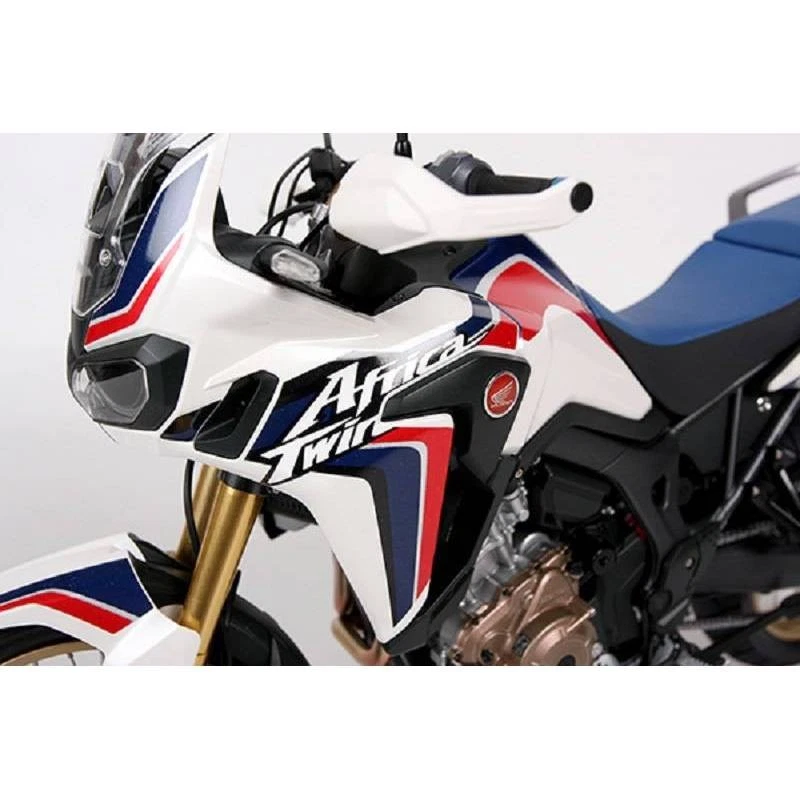 Modello Tamiya 1/6 Honda Africa Twin CRF1000L: Modello Premium Con Sospensioni - Immagine 3 di 4