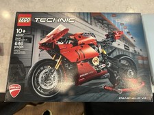 LEGO Technic Ducati Panigale V4 R 42107 (646 pcs) Motorcycle 2020 Complete w/box