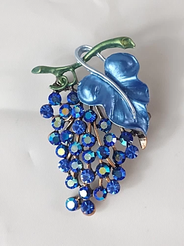 Vintage Brooch Pin Grapes Grape Cluster Womens Costume Jewelry Blue Rhinestones