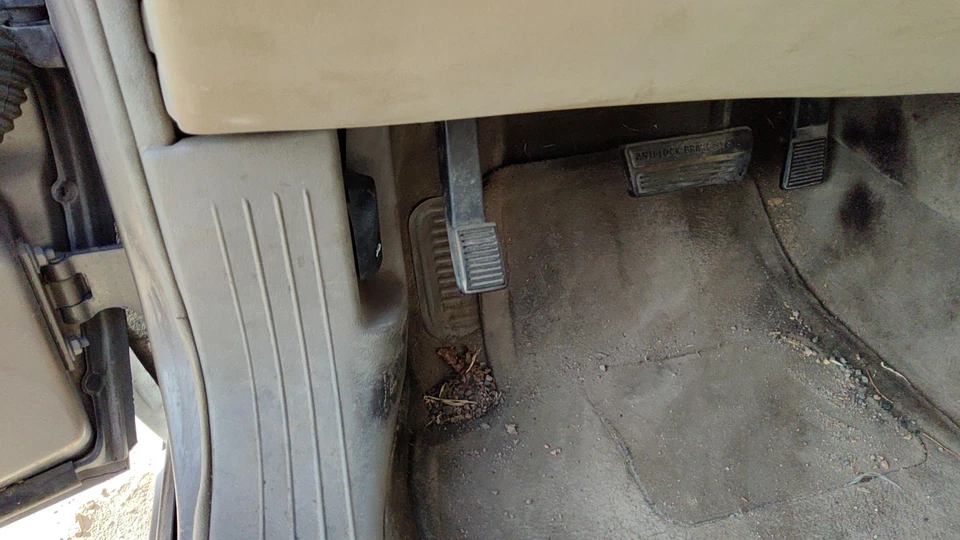 Conjunto de pedal de freno de estacionamiento Cadillac Deville Dts 02 unidad de emergencia completa OEM Foto 2 de 4