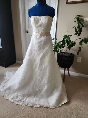 Bridal Gown-Casablanca Bridal the Diamond Collection-Size 10-Beading-Cream