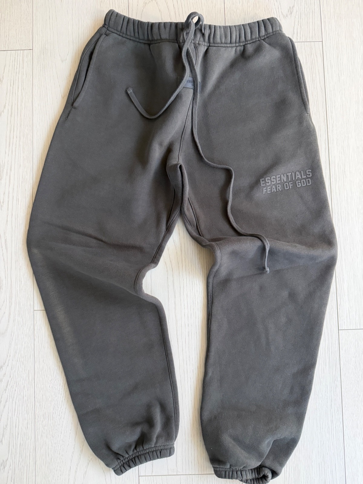 PRE OWNED *ESSENTIALS* FEAR OF GOD SWEATPANTS UNISEX SMALL